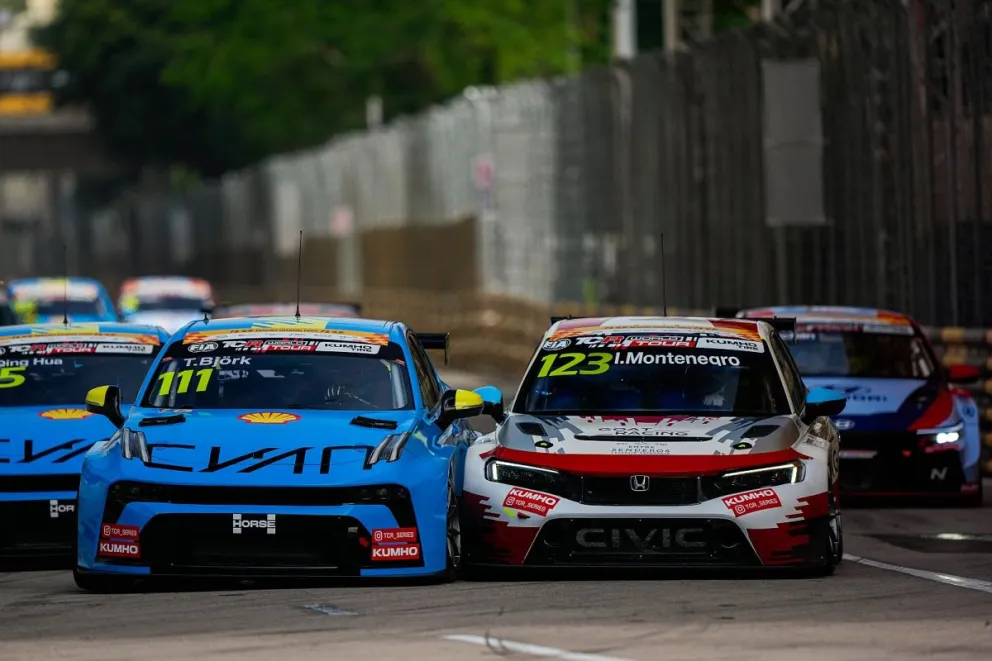 La segunda y última carrera de la temporada se corre este domingo a las 16.00 horas de la Argentina, donde Ignacio Montenegro cierra su primer año en el campeonato mundial donde está ubicado décimo hasta el momento. 