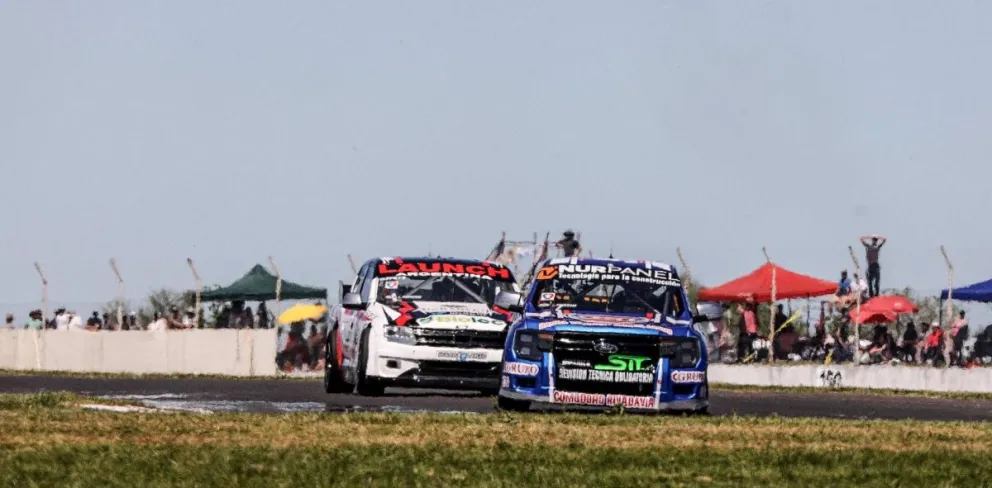 El autódromo Roberto Mouras de La Plata,  recibe este fin de semana las TC Pista Pick Up  por la 10º fecha de su calendario 2025, el comodorense Thomas Micheloud está tercero en el campeonato.   