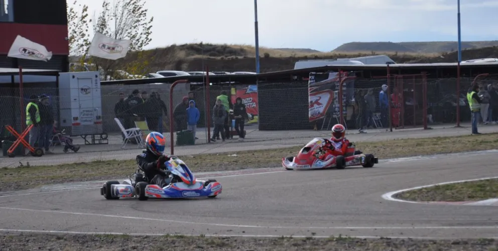 El karting entrena en su circuito internacional ubicado en km 8, este domingo se corre la octava y última fecha del certamen anual de la AKPS 2025.