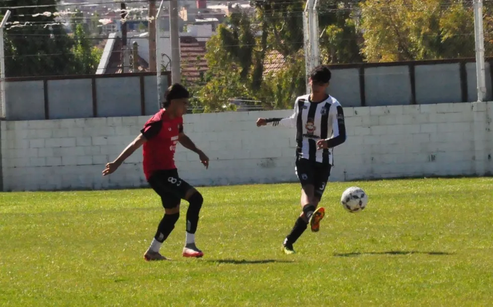 Gran triunfo sobre La Nueva. (Foto: José Guerreiro).