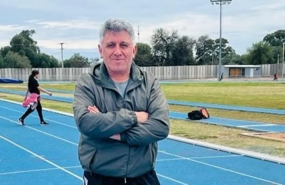 El presidente de la Asociación Chubutense de Atletas Máster, Ramón Flores, lleva más de 40 años dedicado al atletismo, fue uno de los colaboradores permanentes que tuvo la Corrida Internacional Diario Crónica. 