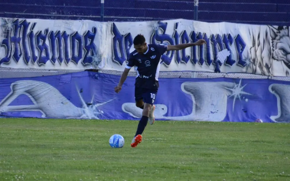 Franco Domínguez, otra vez figura y goleador. (Foto: Alejandro Paillahuala).