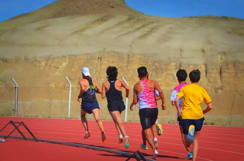 El sábado 29 de noviembre se desarrolla el último torneo del año en la pista de solado sintético en km 4, organizado por la Asociación de Atletismo del Sur del Chubut.