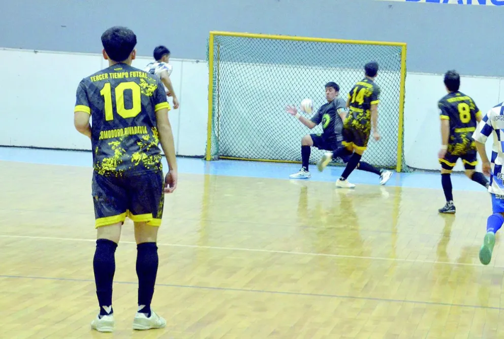 Tercer Tiempo jugará ante D. Comodoro.
