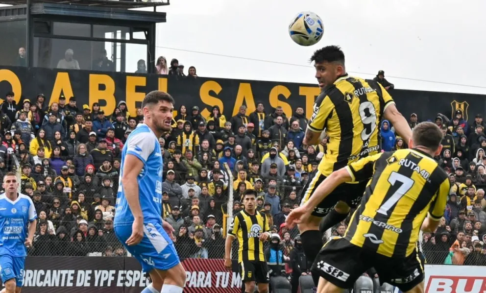 Madryn desperdició dos oportunidades para subir. (Foto: prensa DM).