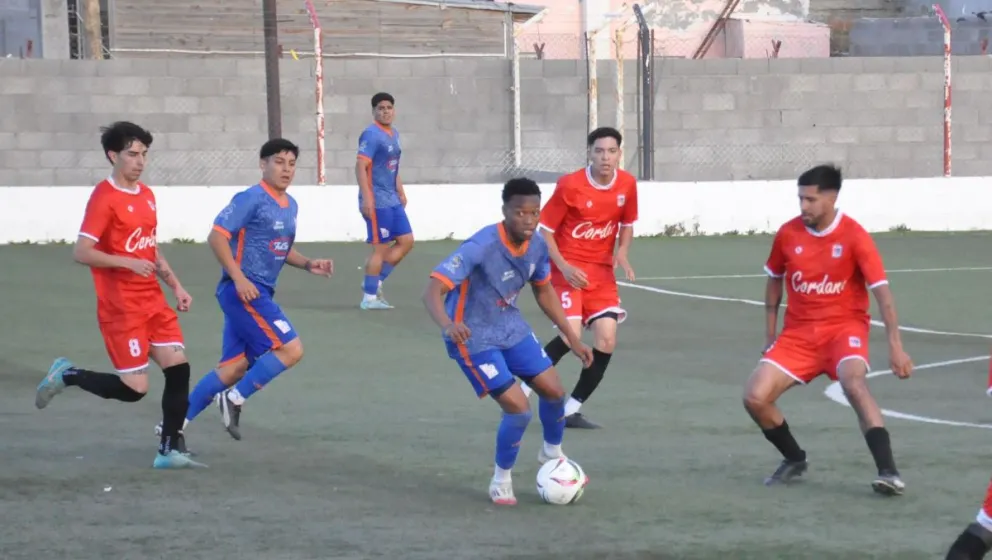 Bayron Ortiz fue el goleador azzurro. (Foto: José Guerreiro).