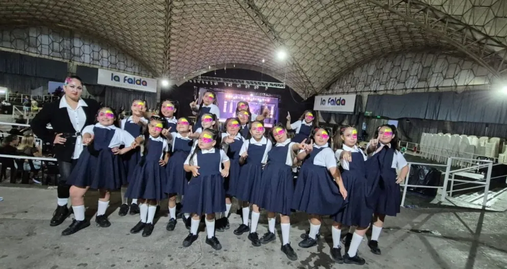 Fama Dance brilló en el Azul Fest World Championship - World Finals 2025 en Córdoba, donde una delegación de más de 200 personas viajó al gran evento acompañando a sus atletas.
