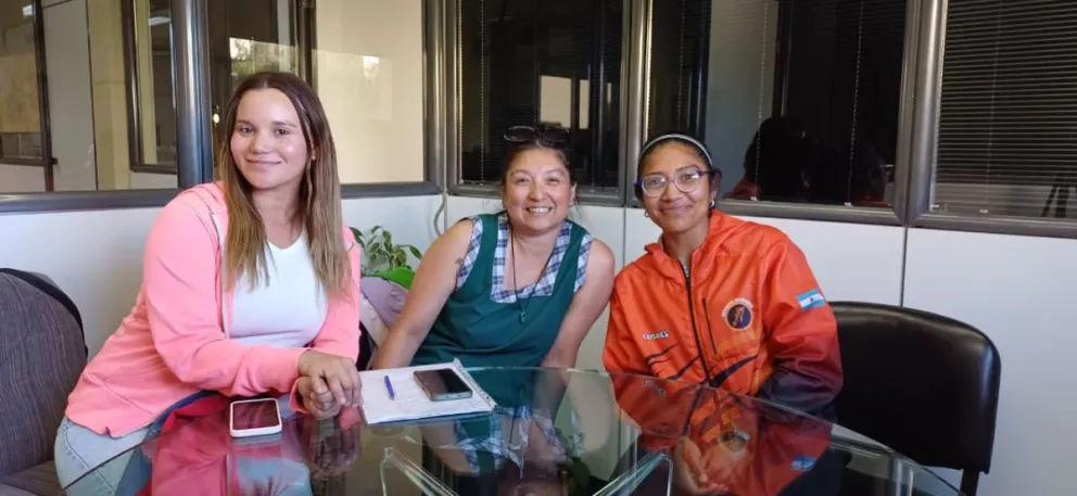 Janet Ibáñez, Silvana Trabol y Romina Carrilaf contaron detalles de la tercera fecha del Gran Prix Camino a Crónica que se corre el domingo 14 de diciembre en Puerto Madryn. Finaliza la preparación rumbo a la 60º edición de la Corrida de Crónica.