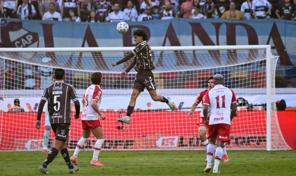 Platense es el último campeón y enfrentará al ganador de Racing-Estudiantes.