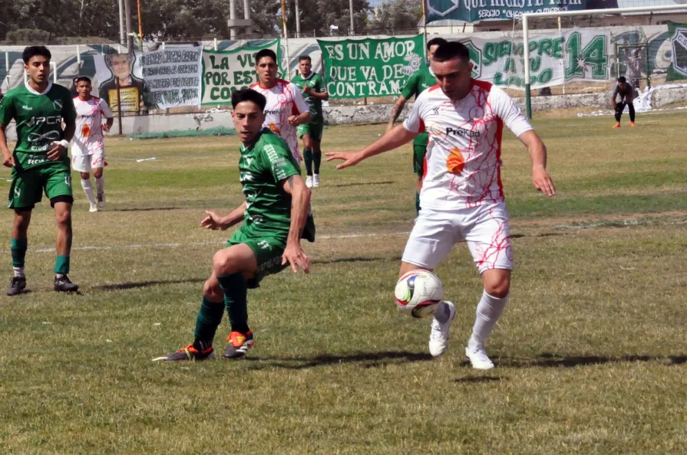 Benjamín Pedrosa, la figura, y Pablo Zalazar. (Foto: José Guerreiro).
