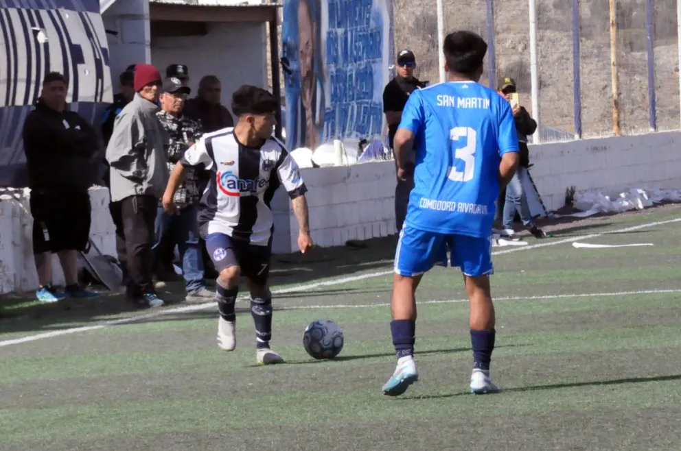 Ferro goleó, pero debe esperar indefectiblemente una caía de Portu. (Foto: José Guerreiro).
