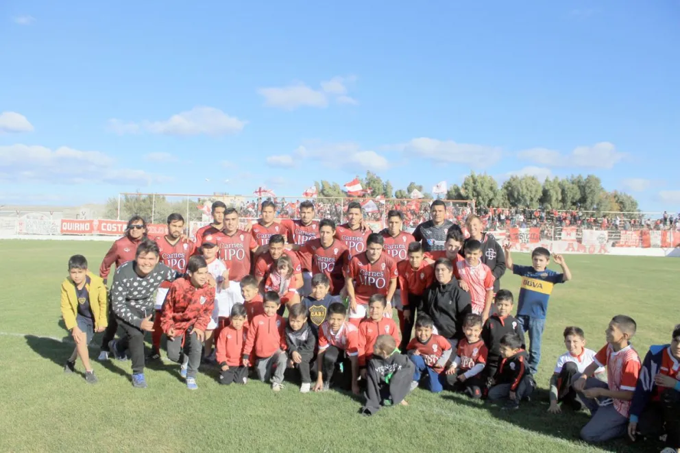Huracán dio la vuelta olímpica en e Torneo Inicial 2019.