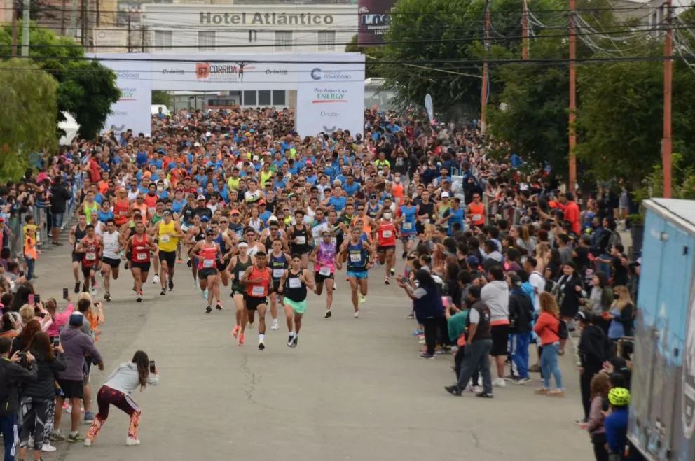 El próximo sábado 24 de enero se corre una nueva edición de la Corrida Internacional Aniversario Diario Crónica en Comodoro Rivadavia con todas sus habituales categorías y junto al semillero del atletismo local y regional.