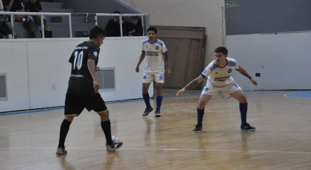Petrolero dejó afuera a Halcones. (Foto: José Guerreiro).