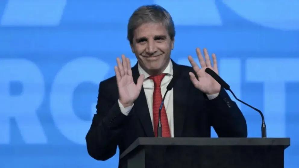 "Si en sus bancos les piden cosas de más (léase, romper las p...), no pierdan su tiempo", manifestó Caputo.