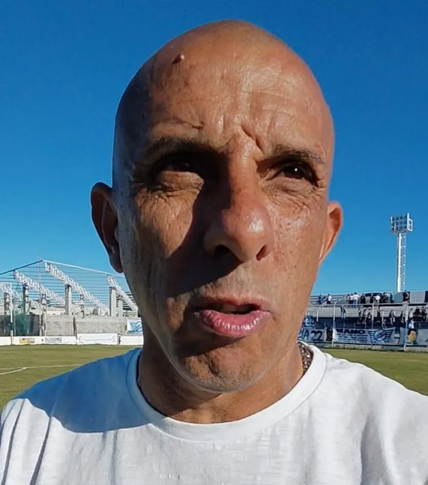 Hugo Barrientos se mantiene invicto desde que volvió a dirigir al Lobo.