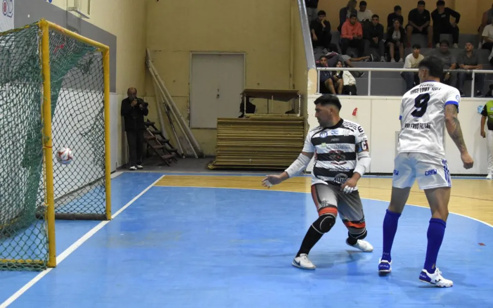 El gol de Brian González (9) para el uno a cero de Petrolero, que quedó a un triunfo del título.