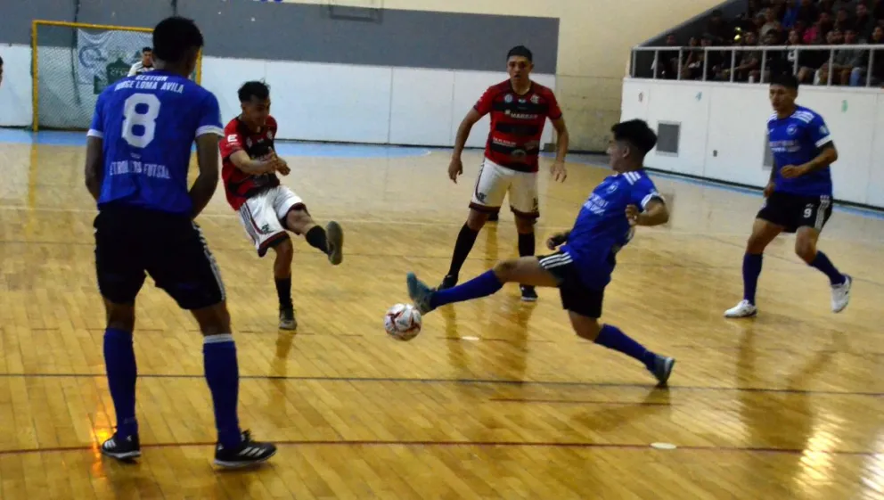 Leonel Raín hizo dos goles y fue uno de los destacados de la noche. (Fotos: Alejandro Paillahuala).