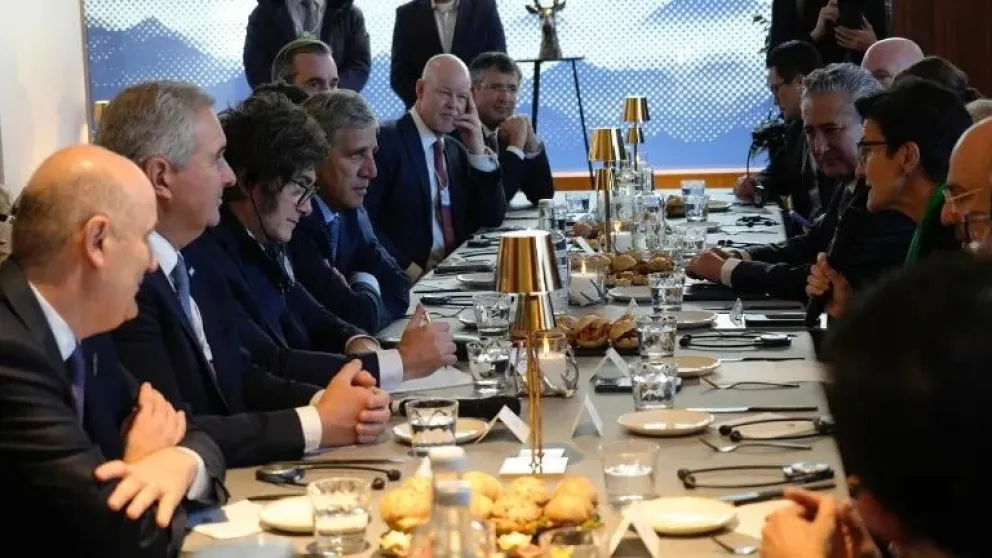 Javier Milei en Davos con CEOs de bancos y firmas financieras globales.
