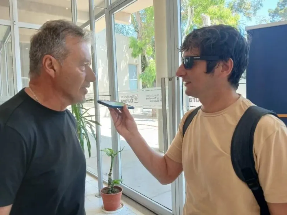 El director de Diario Crónica, Daniel Taito, conversa con La Opinión Austral