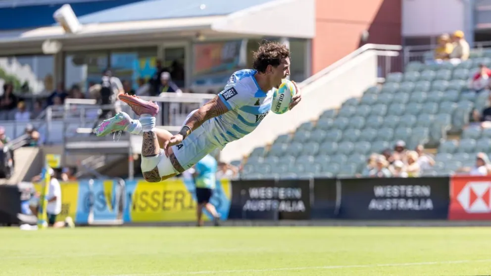 La palomita de Luciano González para la victoria contra España. Foto: Zach Franzen / World Rugby.