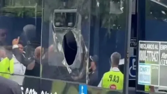 La delegación de Estudiantes de La Plata sufrió un ataque en su llegada al Bosque