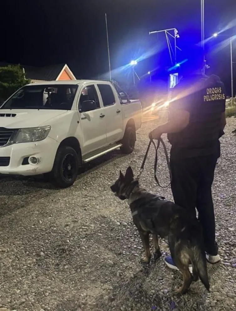 Comodoro: Ingresaban droga en una camioneta y fueron detenidos