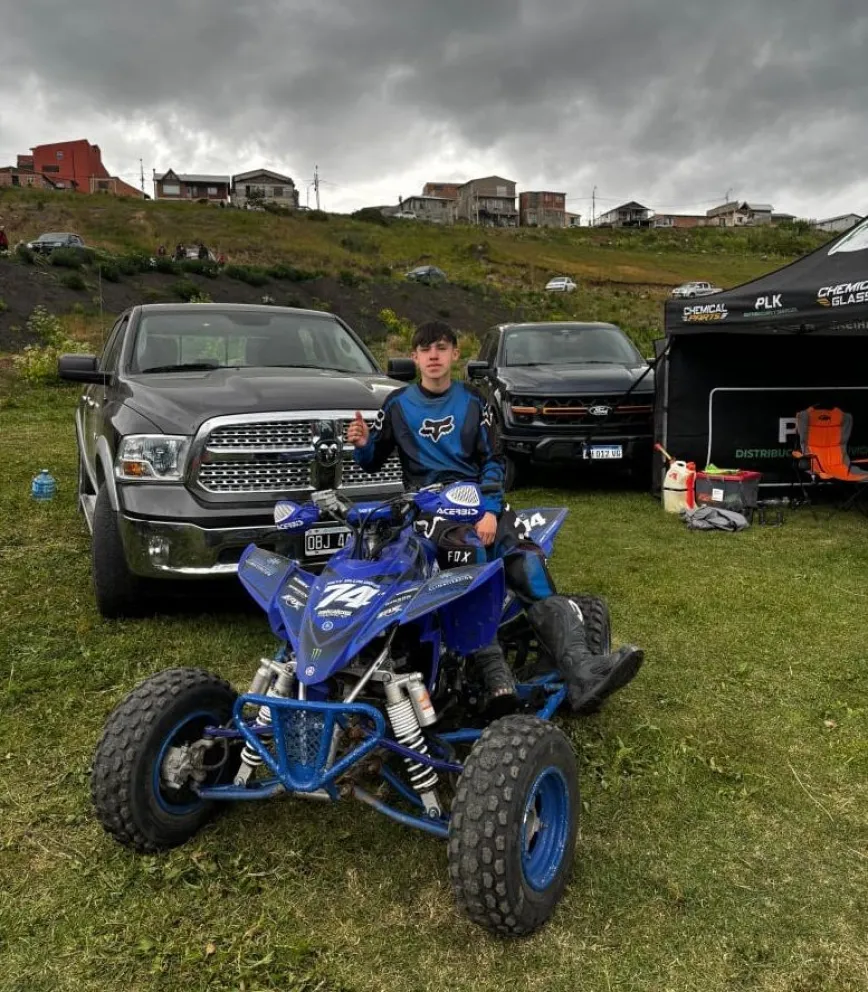 Santino Villalobos el año pasado sufrió una lesión en carrera pero esta temporada volvió con todo a la competencia y ahora está metido en la lucha del certamen anual de cuatriciclos.