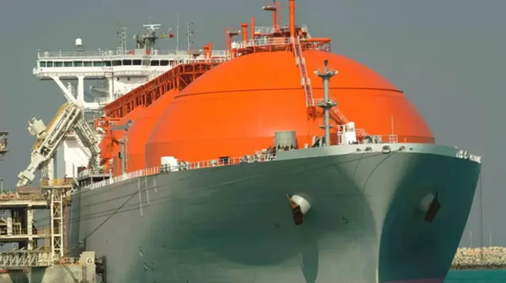 Qatar paraliza el mayor complejo de gas natural licuado del mundo por los ataques de Irán.
