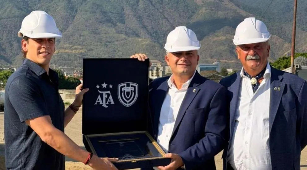 El Gobierno puso bajo la lupa la participación de la AFA en las gestiones realizadas en Venezuela para concretar el regreso del gendarme argentino.
