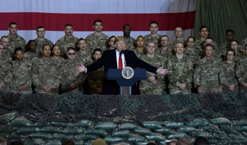 Donald Trump advirtió que la ofensiva contra Irán podría extenderse más un mes y no descarta enviar tropas terrestres.
