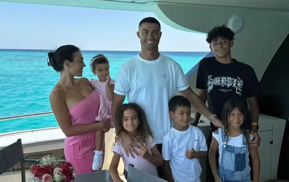 Cristiano Ronaldo y su familia viajaron a España ante la escala bélica en Medio Oriente.