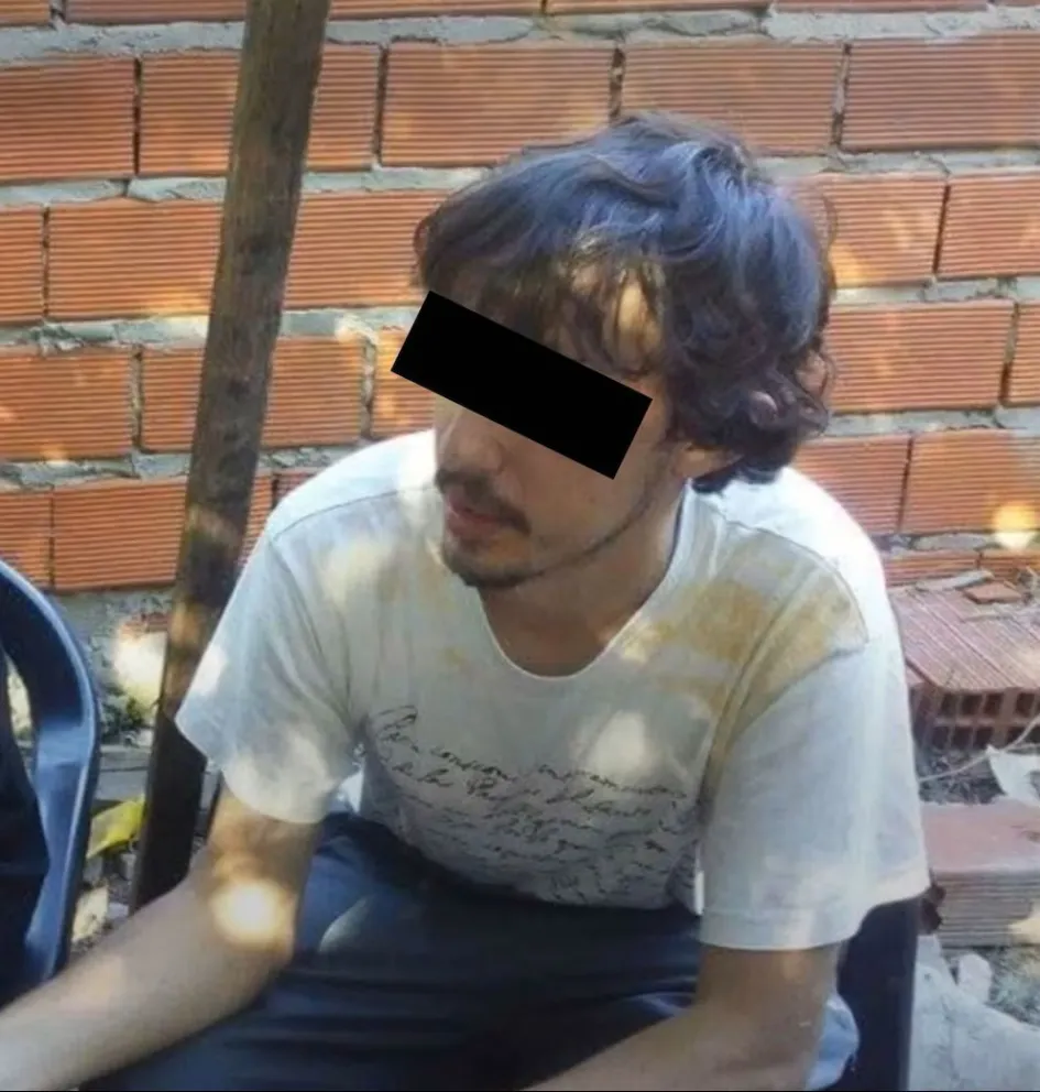 Docters se negó a declarar y permanece detenido.