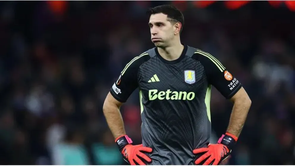 Dibu Martínez podría ser sancionado por la FA, © Getty.