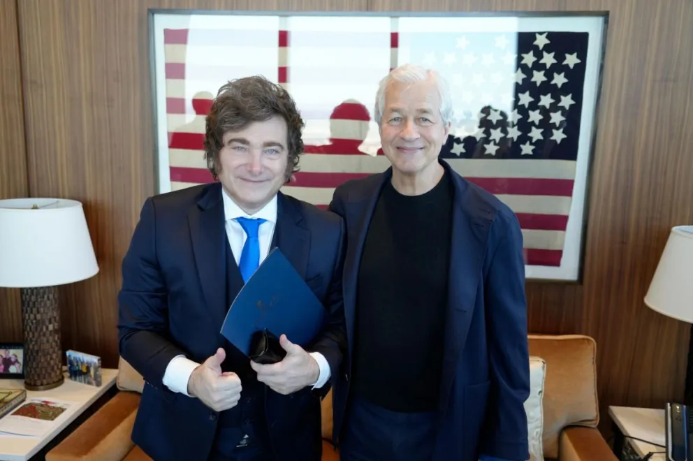 Javier Milei y Jamie Dimon, CEO del JP Morgan, en la Argentina Week en Nueva York.
