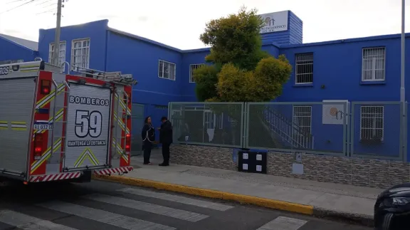 Un estudiante prendió fuego un tacho de basura y generó un principio de ...