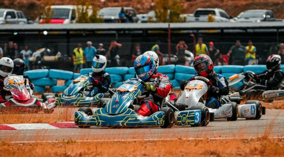 Comienza la actividad por la segunda fecha de karting en el kartódromo ubicado en km 9 de Comodoro Rivadavia. (Fotos: Galar Prensa - Gastón Alarcón).