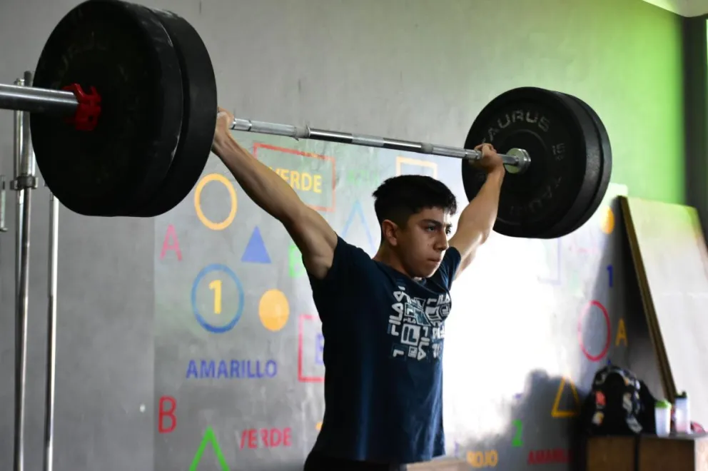En instalaciones del gimnasio Municipal Nº 1, en el Gabinete Metodológico de Alto Rendimiento, se desarrollará el Torneo Provincial de Levantamiento Olímpico de Pesas con la coordinación de la profesora Cinthia Cadiz. 