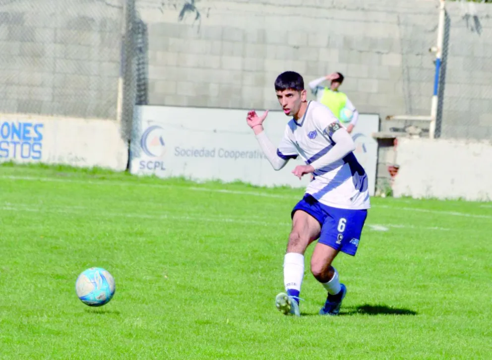 El capitán, Gastón Barrientos, marcó los dos goles del Lobo, uno en cada tiempo.