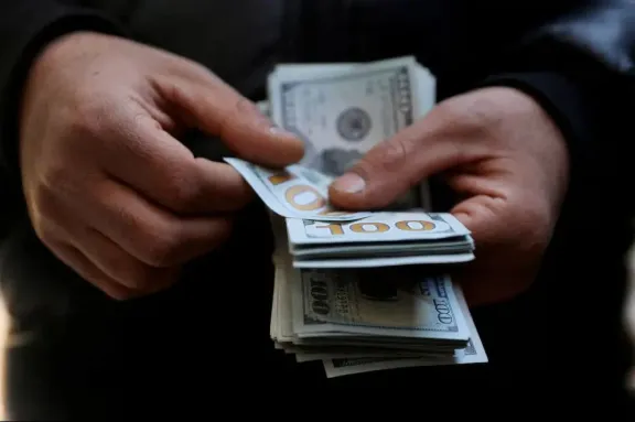 El dólar bajó y se posiciona un 20% debajo del límite de las bandas cambiarias