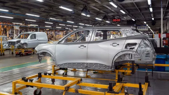 Una automotriz reduce un turno de producción en su planta y lanza programa de retiros voluntarios