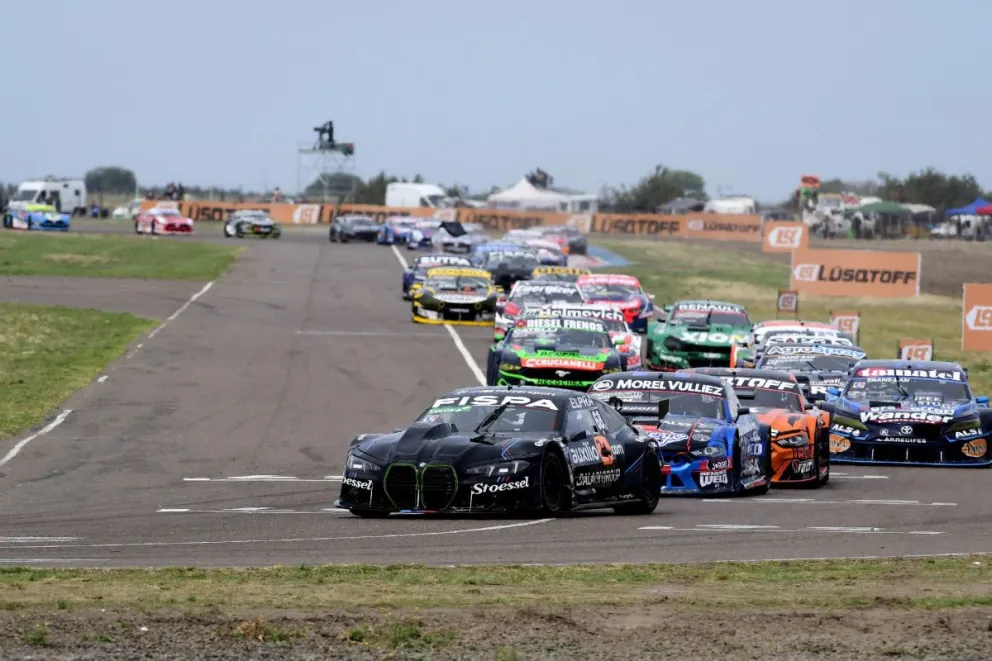 Un total de 57 pilotos inscriptos tiene la carrera del Turismo Carretera para su tercera fecha el próximo domingo en Neuquén donde estarán compitiendo dos pilotos del Chubut, Lucas Valle de Rawson y Marcelo Agrelo de Rada Tilly.