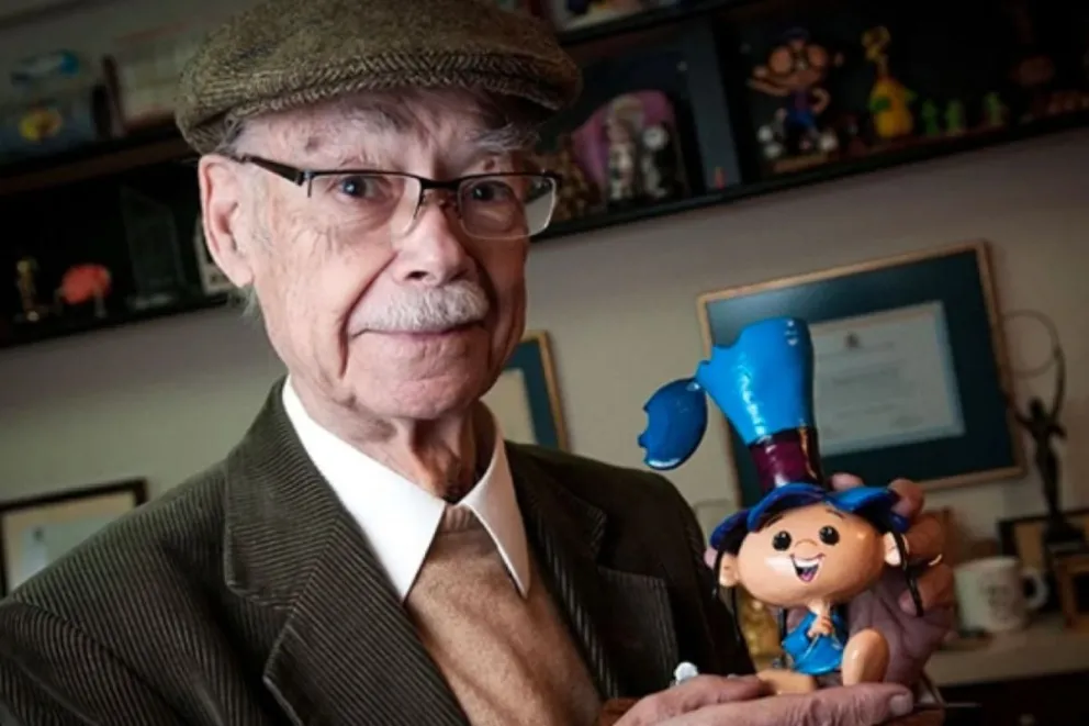 Manuel García Ferré con una figura de Hijitus // Foto de archivo (BAOpina)