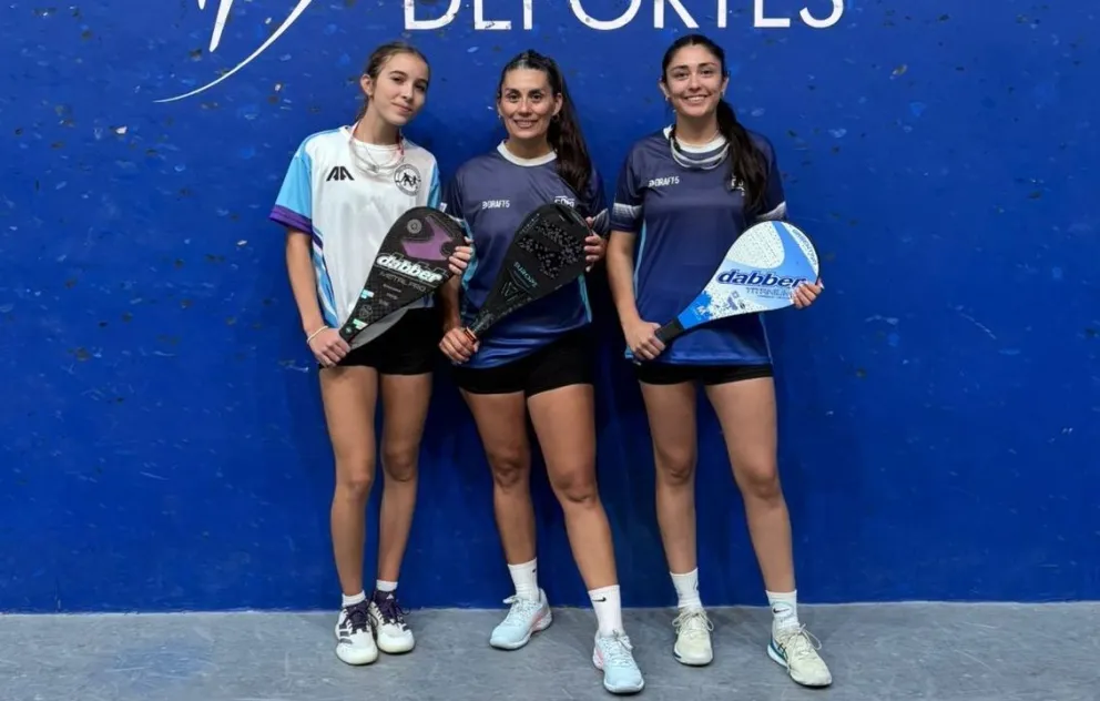 Augusta Alves, Eve Hidalgo y Paola Ferrada, integrantes del TyPAC, competirán en la 5ª edición del Campeonato Argentino de Damas de Pelota Paleta, que se jugará en Puerto Madryn.