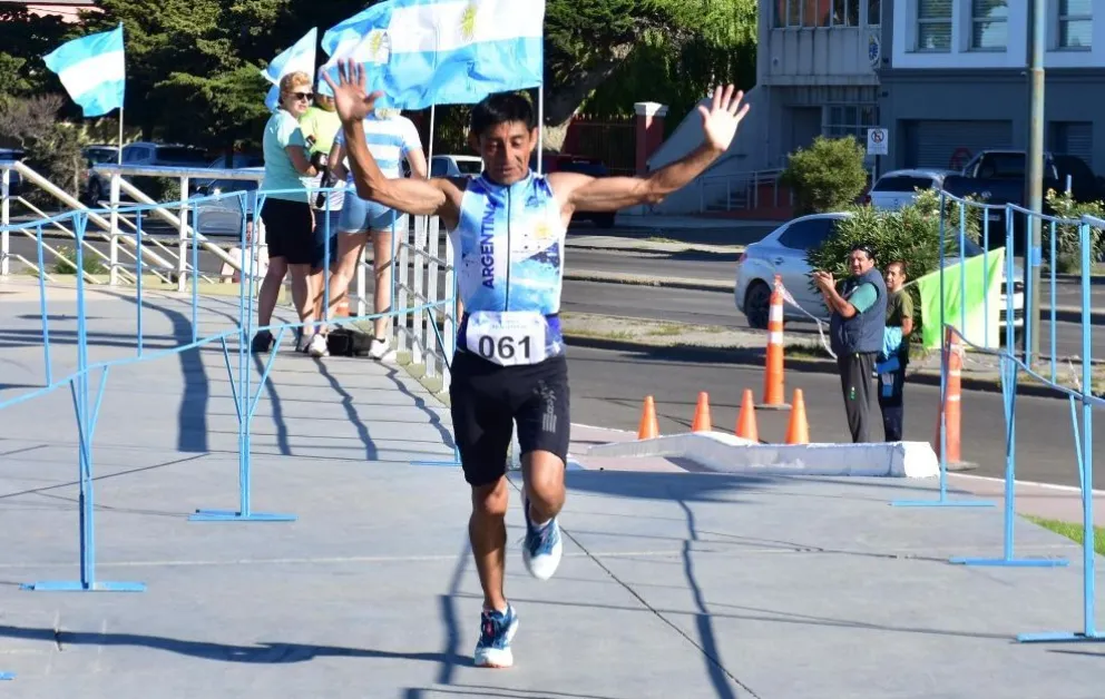 Alberto García se adueñó de los 12,5 kilómetros de la Corrida de Las Playas.