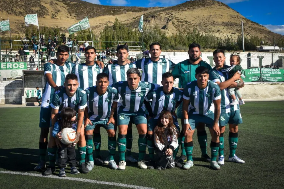 Camioneros es puntero hasta este sábado. Fotos: Club Social y Deportivo Camioneros Patagónicos.