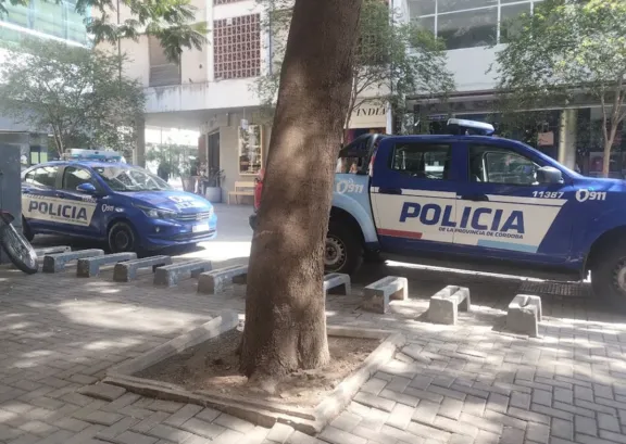 Tragedia en Córdoba: un hombre murió electrocutado al salir de una pileta