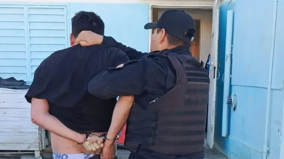 Insultó e invitó a pelear a policías tras una colisión: fue aprehendido