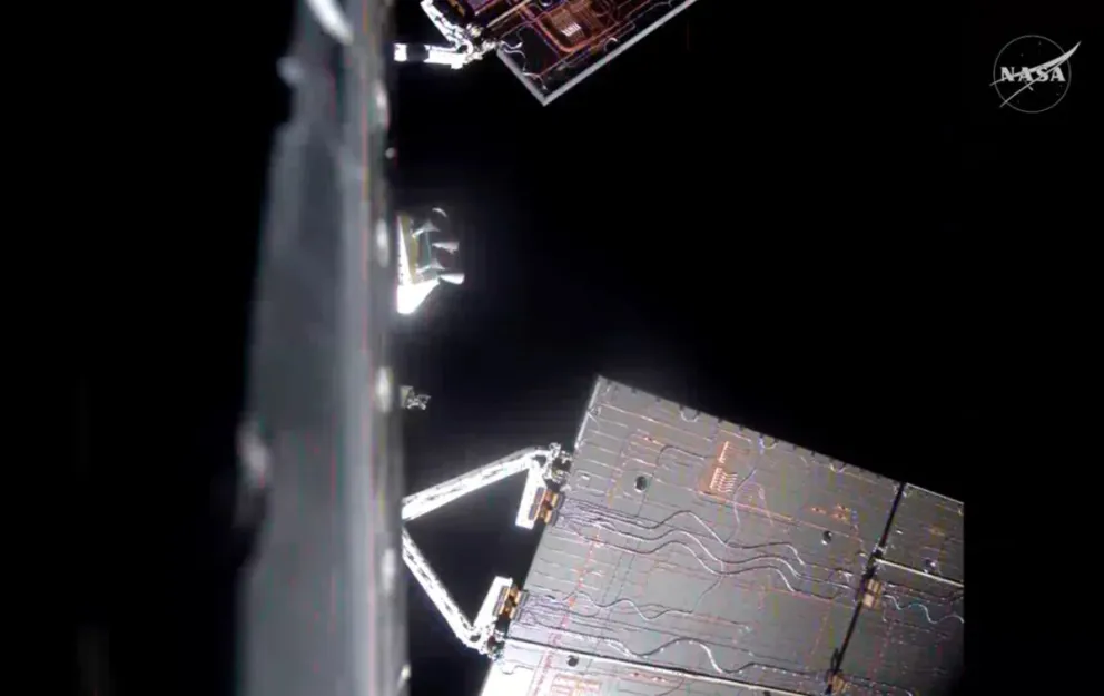 Vista de la nave espacial Orion de la NASA tras su maniobra de corrección de trayectoria. Foto: NASA