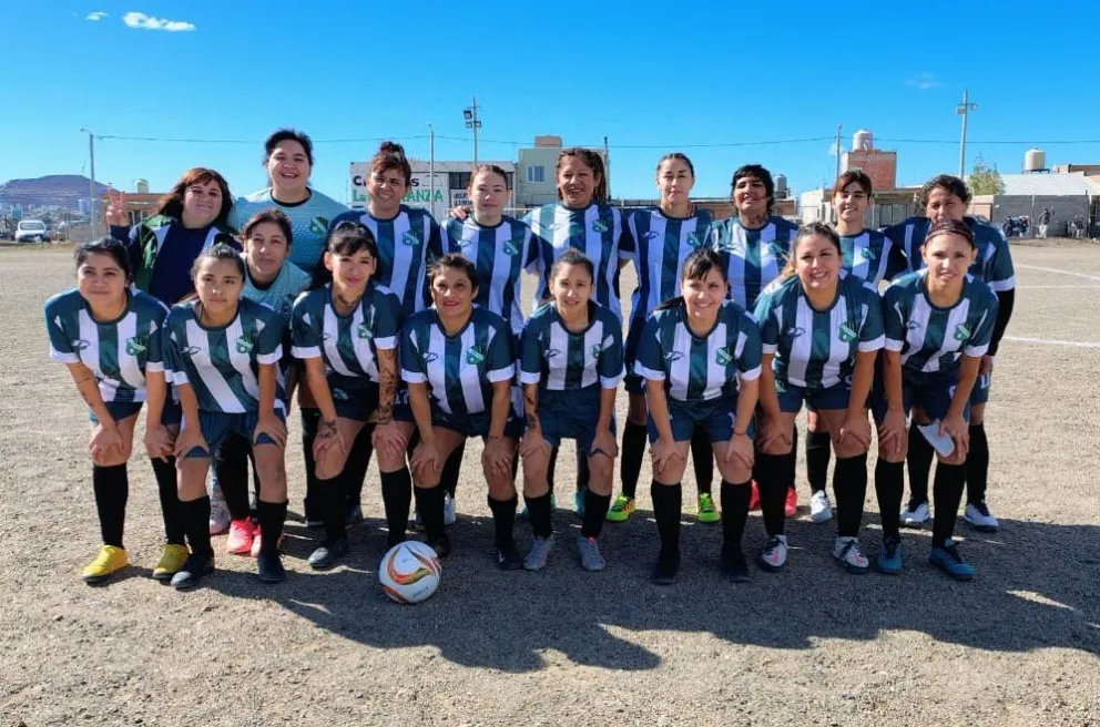El equipo femenino de Camioneros debutó con un triunfo por dos a uno ante Jorge Newbery (Foto: @goldemujercr).